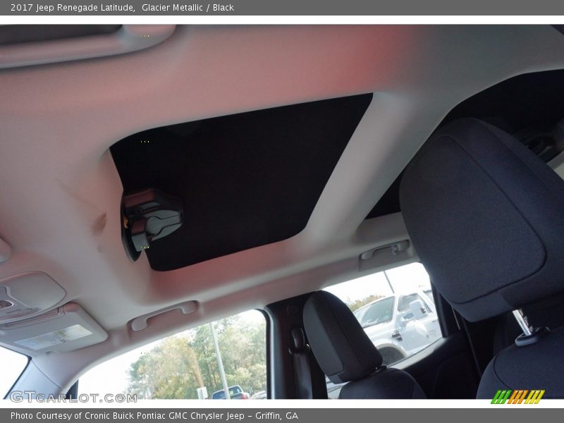 Glacier Metallic / Black 2017 Jeep Renegade Latitude
