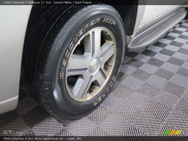 Summit White / Dark Pewter 2004 Chevrolet TrailBlazer LT 4x4