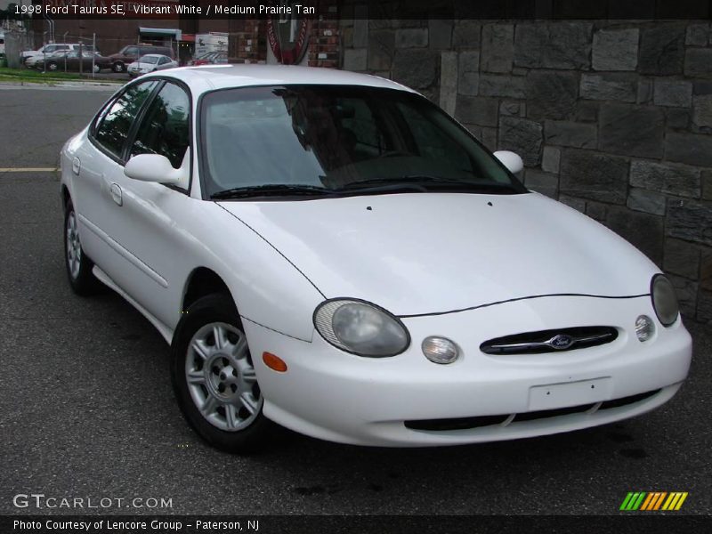 Vibrant White / Medium Prairie Tan 1998 Ford Taurus SE