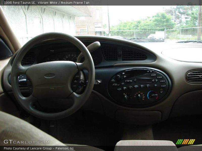 Vibrant White / Medium Prairie Tan 1998 Ford Taurus SE