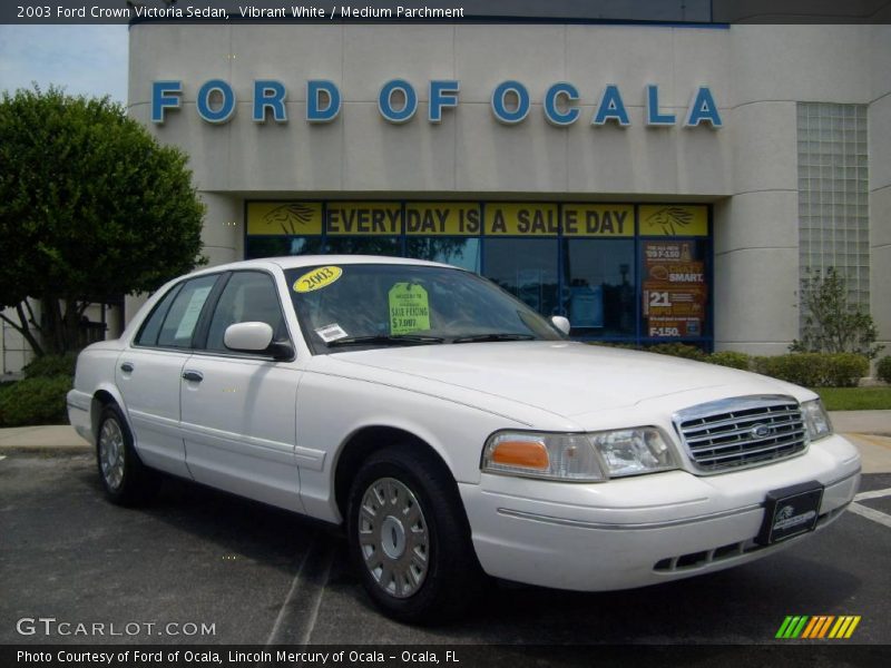 Vibrant White / Medium Parchment 2003 Ford Crown Victoria Sedan