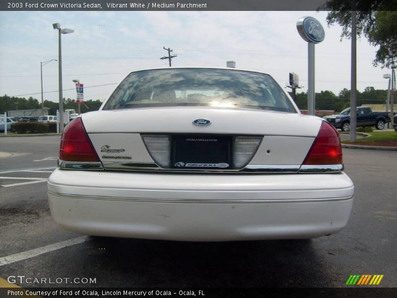 Vibrant White / Medium Parchment 2003 Ford Crown Victoria Sedan