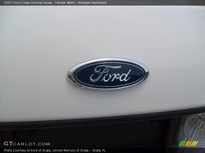 Vibrant White / Medium Parchment 2003 Ford Crown Victoria Sedan