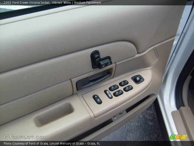 Vibrant White / Medium Parchment 2003 Ford Crown Victoria Sedan