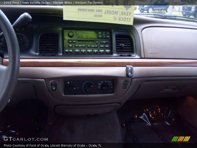 Vibrant White / Medium Parchment 2003 Ford Crown Victoria Sedan