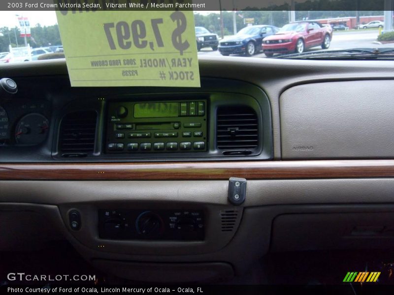 Vibrant White / Medium Parchment 2003 Ford Crown Victoria Sedan