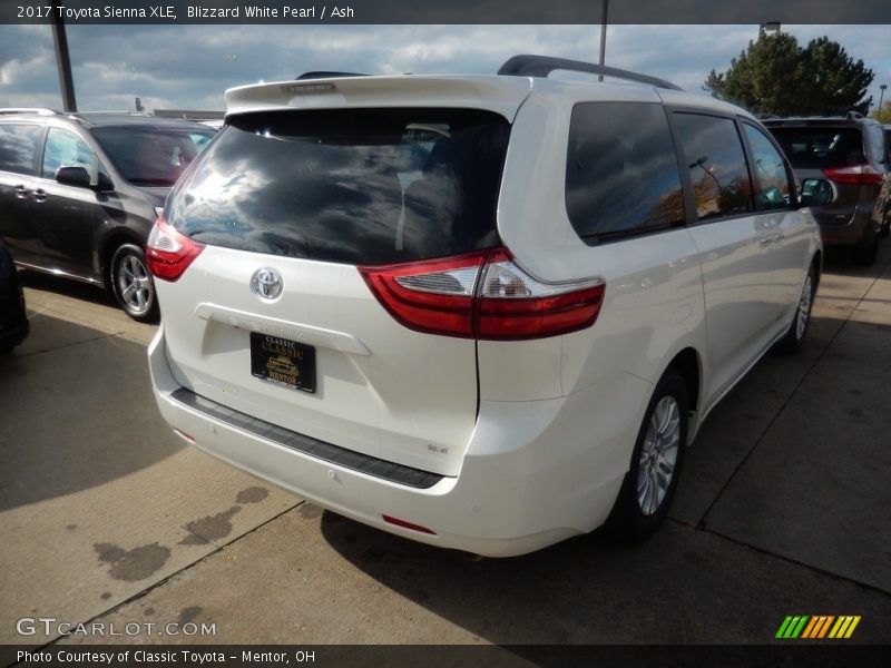 Blizzard White Pearl / Ash 2017 Toyota Sienna XLE