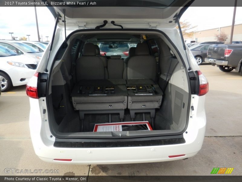 Blizzard White Pearl / Ash 2017 Toyota Sienna XLE