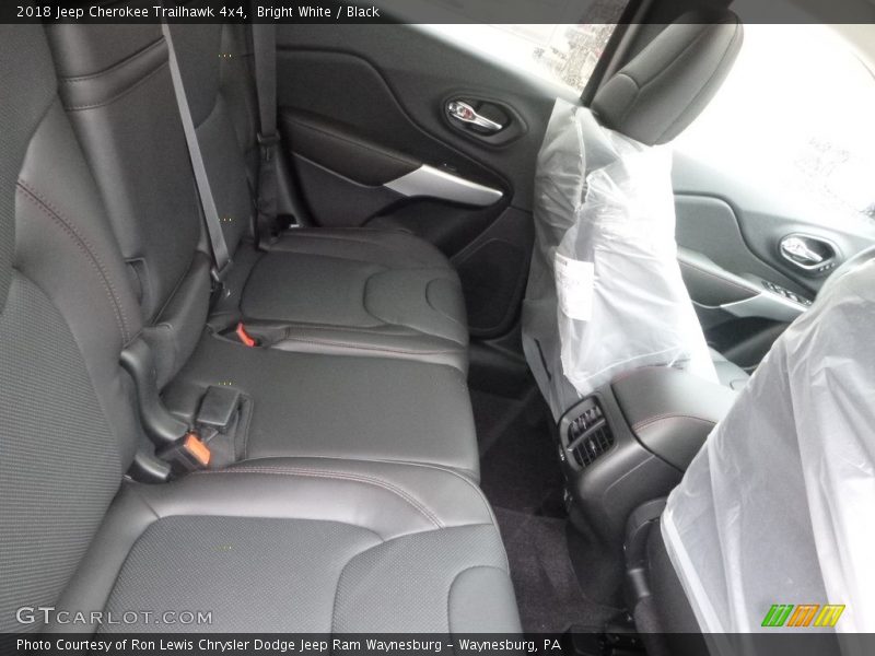 Bright White / Black 2018 Jeep Cherokee Trailhawk 4x4