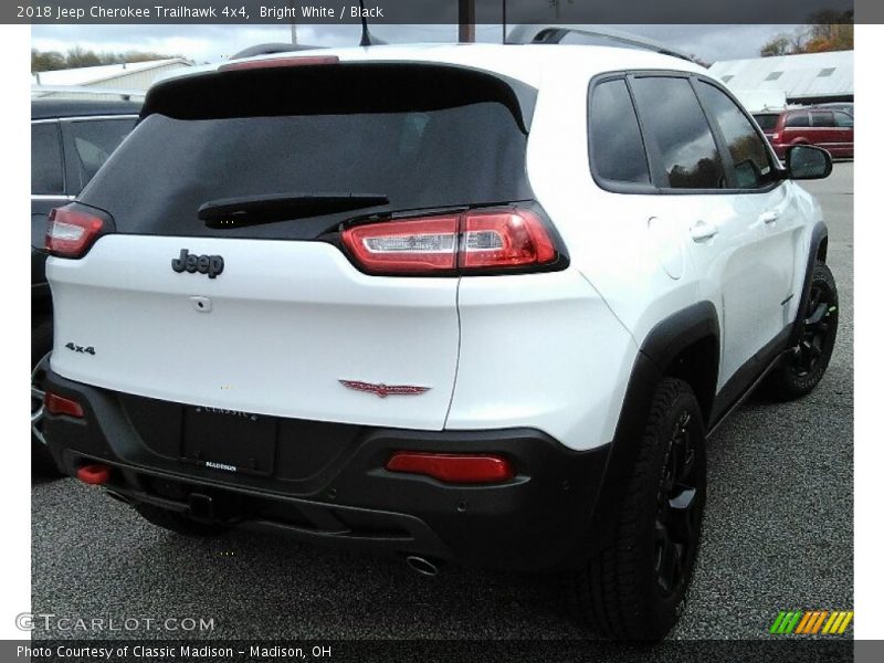 Bright White / Black 2018 Jeep Cherokee Trailhawk 4x4