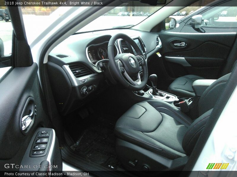 Bright White / Black 2018 Jeep Cherokee Trailhawk 4x4