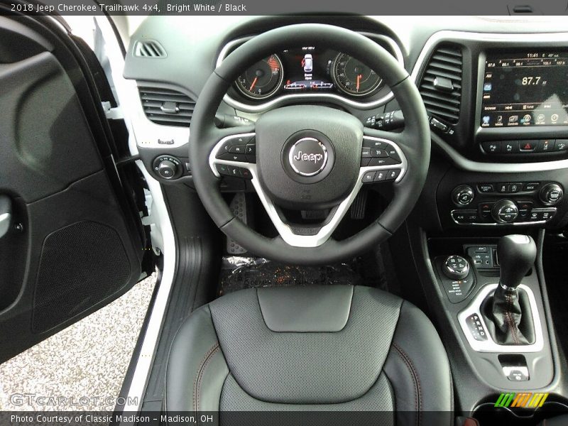 Bright White / Black 2018 Jeep Cherokee Trailhawk 4x4