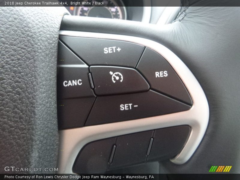 Bright White / Black 2018 Jeep Cherokee Trailhawk 4x4