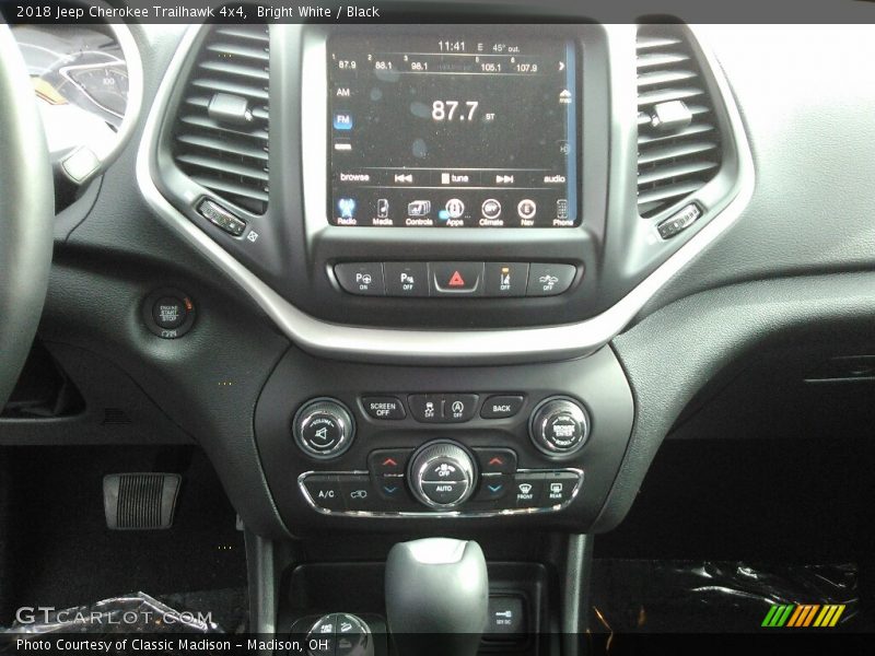 Bright White / Black 2018 Jeep Cherokee Trailhawk 4x4