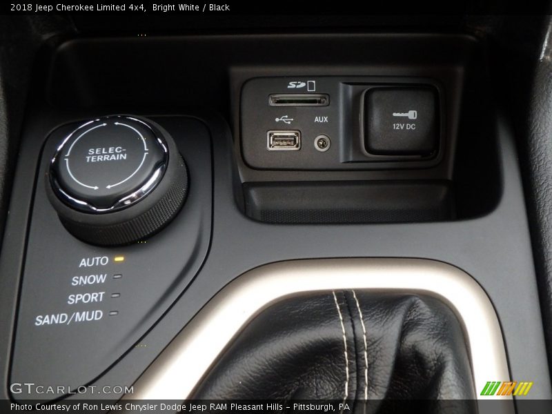 Bright White / Black 2018 Jeep Cherokee Limited 4x4