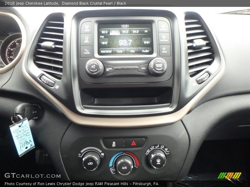 Diamond Black Crystal Pearl / Black 2018 Jeep Cherokee Latitude