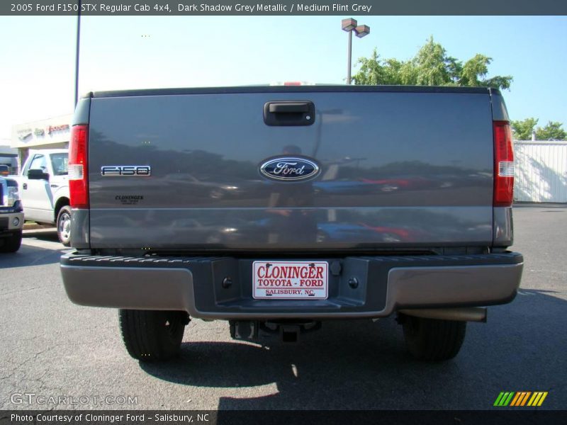 Dark Shadow Grey Metallic / Medium Flint Grey 2005 Ford F150 STX Regular Cab 4x4