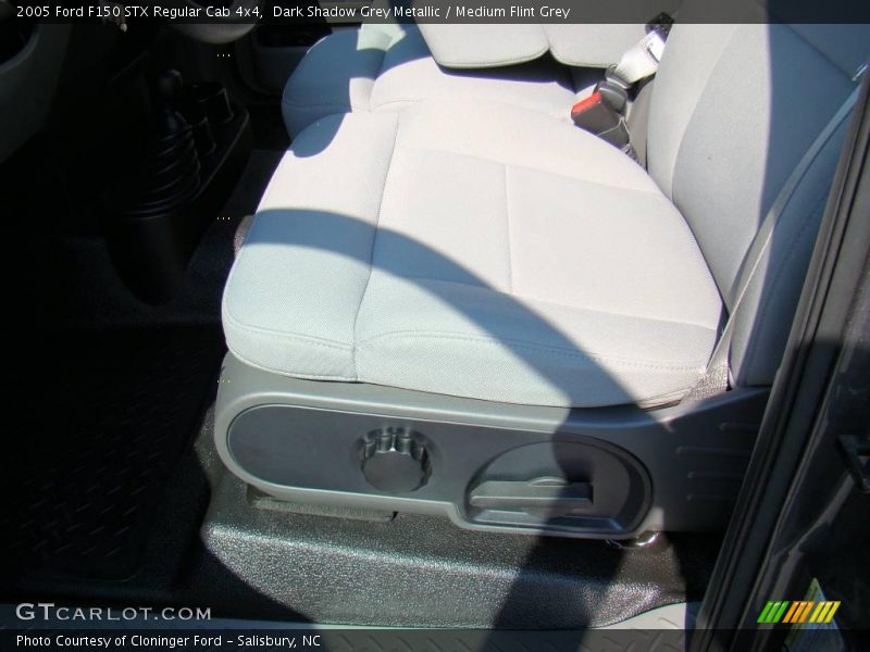 Dark Shadow Grey Metallic / Medium Flint Grey 2005 Ford F150 STX Regular Cab 4x4