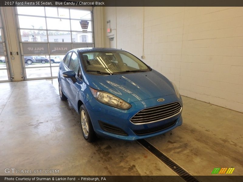 Blue Candy / Charcoal Black 2017 Ford Fiesta SE Sedan