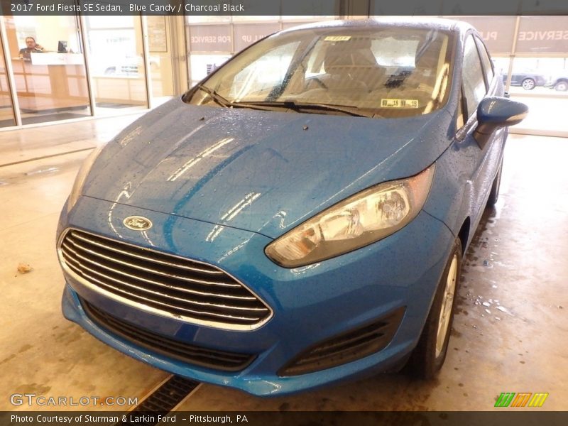 Blue Candy / Charcoal Black 2017 Ford Fiesta SE Sedan