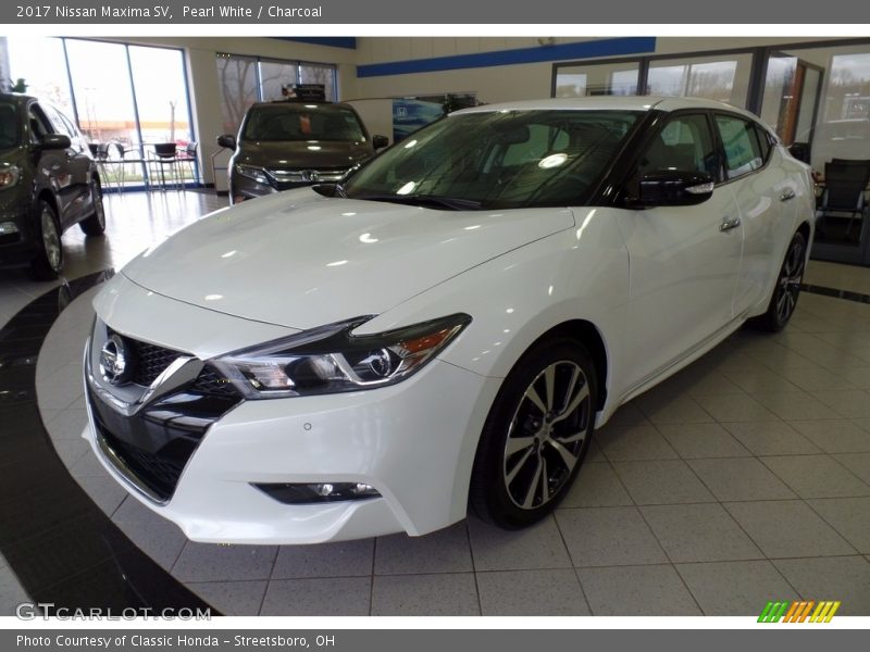 Pearl White / Charcoal 2017 Nissan Maxima SV