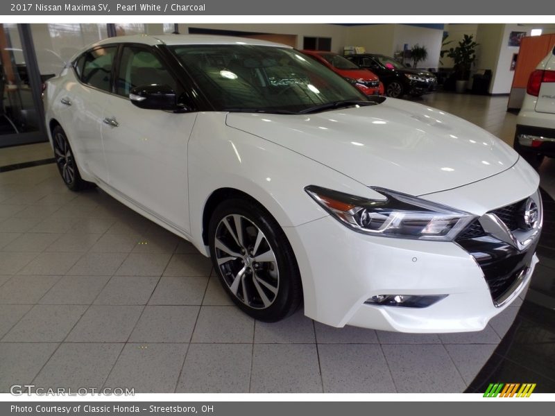 Pearl White / Charcoal 2017 Nissan Maxima SV