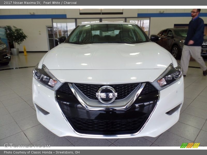 Pearl White / Charcoal 2017 Nissan Maxima SV