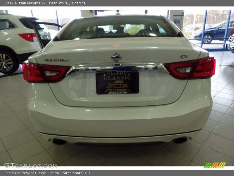 Pearl White / Charcoal 2017 Nissan Maxima SV