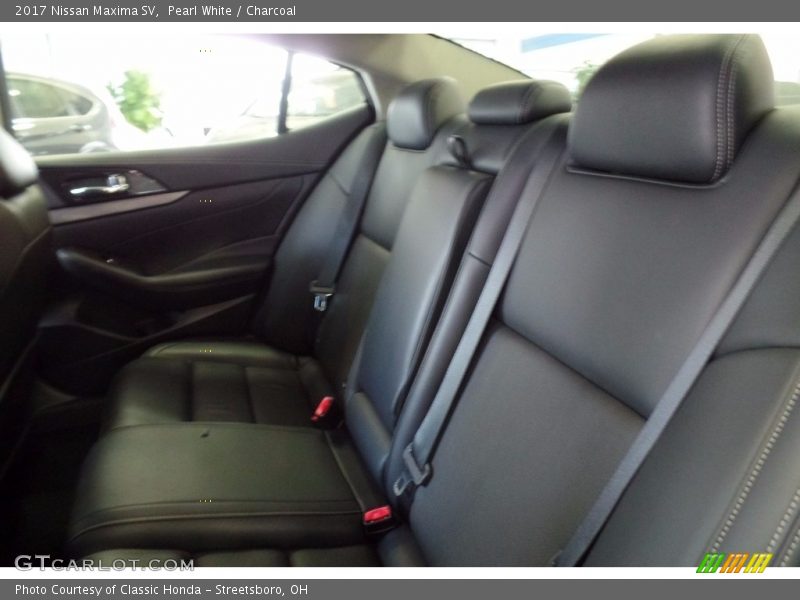 Pearl White / Charcoal 2017 Nissan Maxima SV