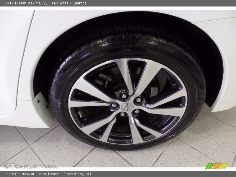 Pearl White / Charcoal 2017 Nissan Maxima SV