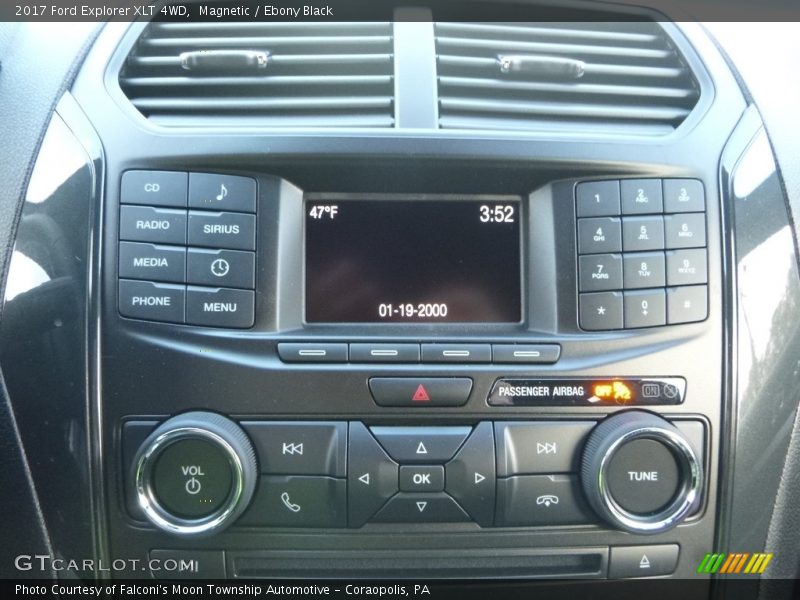 Magnetic / Ebony Black 2017 Ford Explorer XLT 4WD