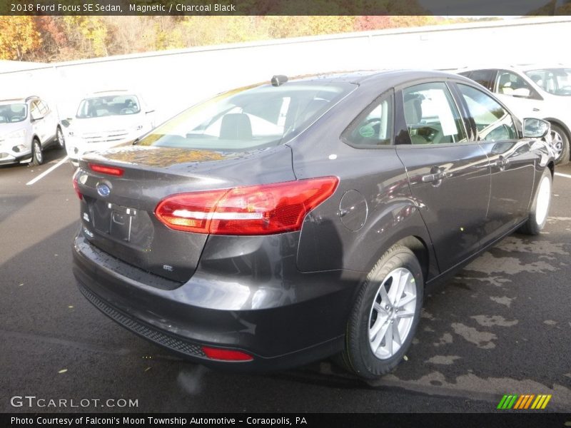 Magnetic / Charcoal Black 2018 Ford Focus SE Sedan