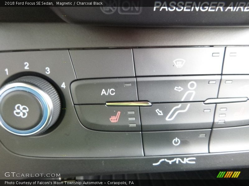 Magnetic / Charcoal Black 2018 Ford Focus SE Sedan