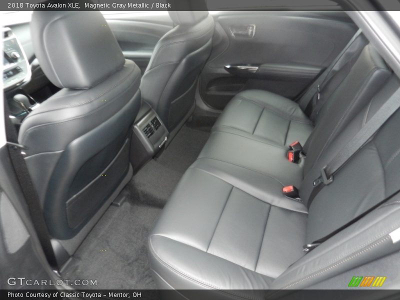 Magnetic Gray Metallic / Black 2018 Toyota Avalon XLE