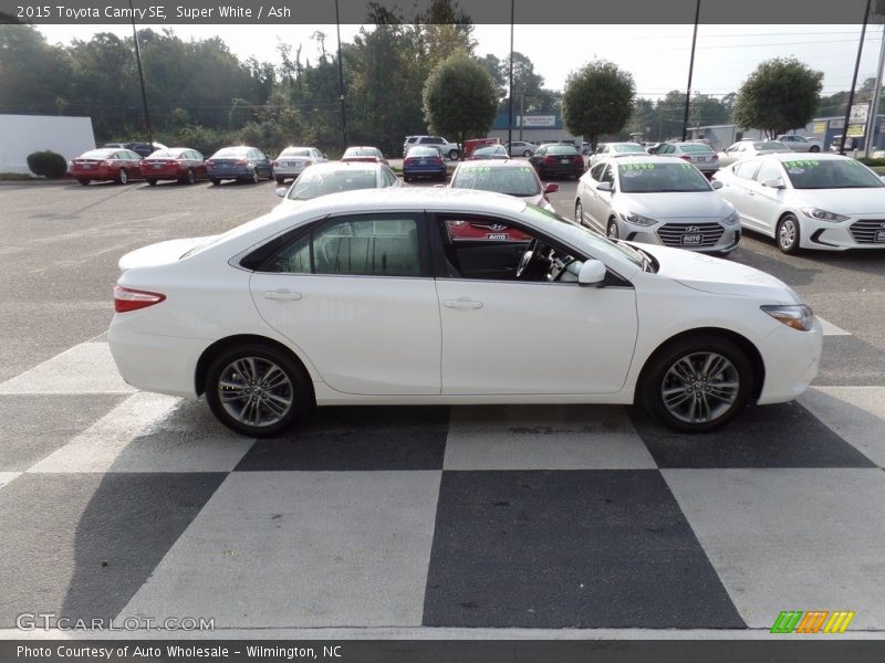 Super White / Ash 2015 Toyota Camry SE