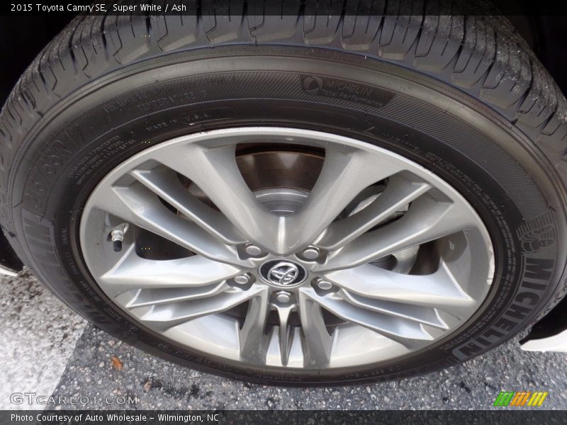 Super White / Ash 2015 Toyota Camry SE