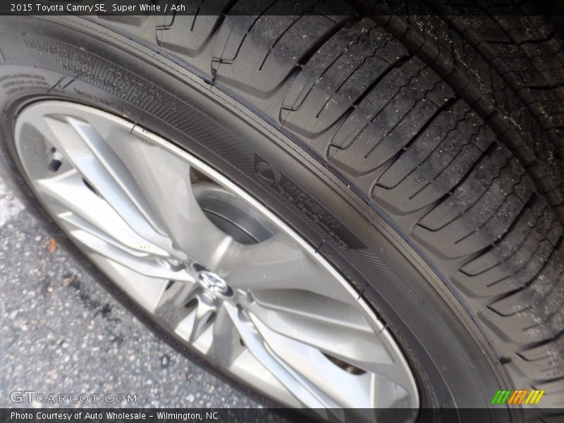 Super White / Ash 2015 Toyota Camry SE