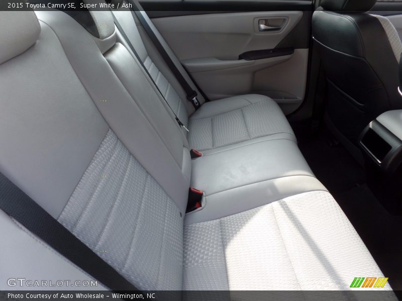 Super White / Ash 2015 Toyota Camry SE