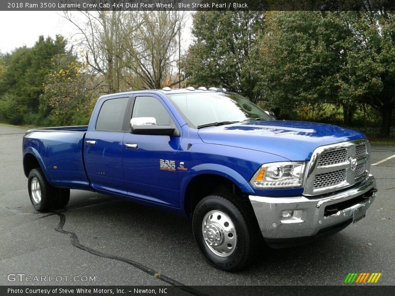 Front 3/4 View of 2018 3500 Laramie Crew Cab 4x4 Dual Rear Wheel
