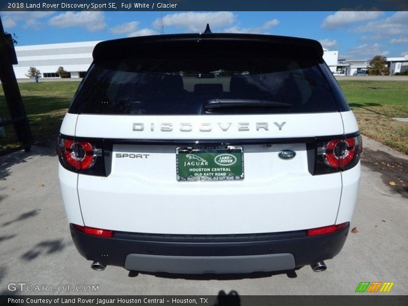 Fuji White / Glacier 2018 Land Rover Discovery Sport SE