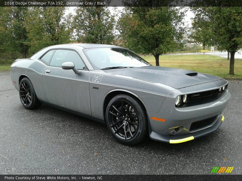 Front 3/4 View of 2018 Challenger T/A 392
