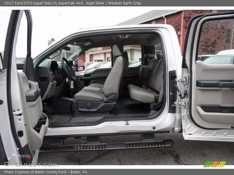 Ingot Silver / Medium Earth Gray 2017 Ford F250 Super Duty XL SuperCab 4x4