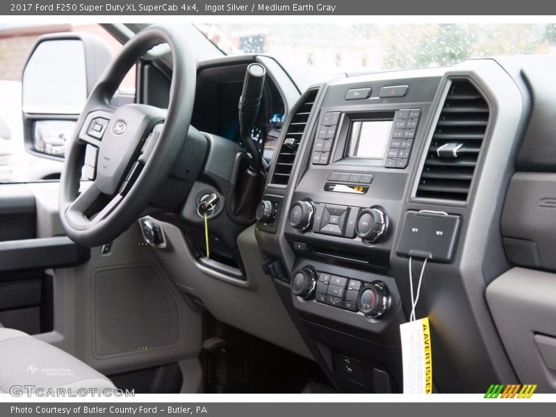 Ingot Silver / Medium Earth Gray 2017 Ford F250 Super Duty XL SuperCab 4x4
