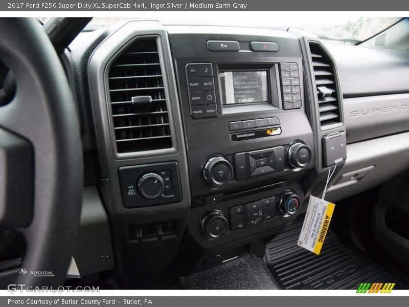 Ingot Silver / Medium Earth Gray 2017 Ford F250 Super Duty XL SuperCab 4x4