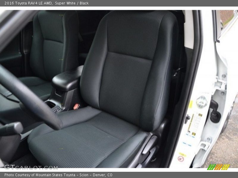 Super White / Black 2016 Toyota RAV4 LE AWD