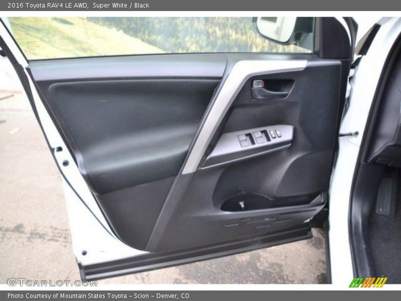 Super White / Black 2016 Toyota RAV4 LE AWD