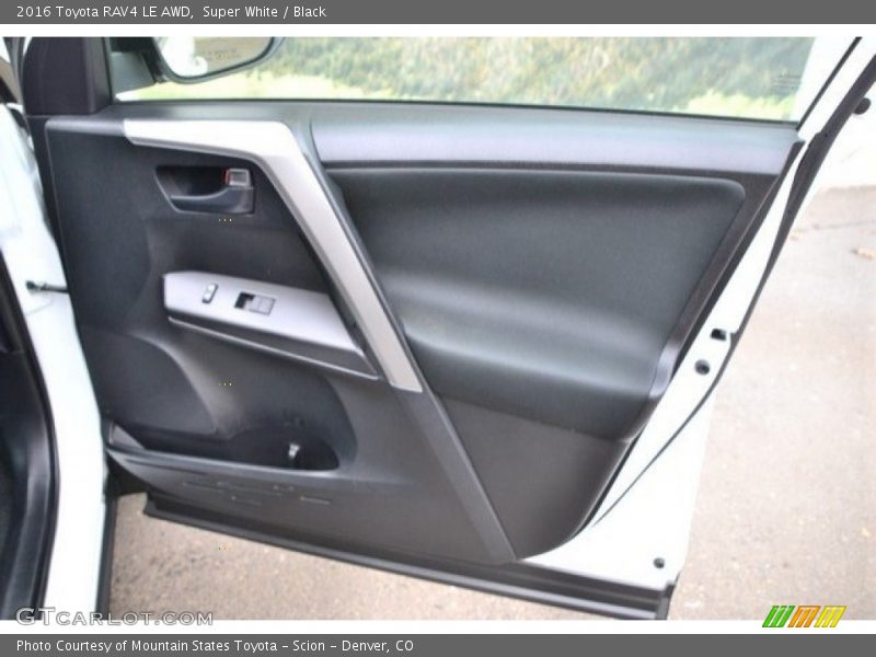Super White / Black 2016 Toyota RAV4 LE AWD