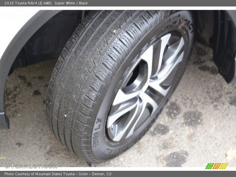 Super White / Black 2016 Toyota RAV4 LE AWD