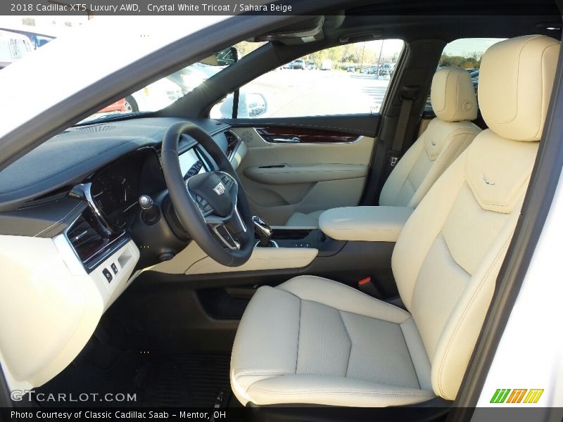 Crystal White Tricoat / Sahara Beige 2018 Cadillac XT5 Luxury AWD