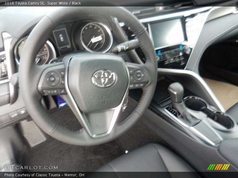 Super White / Black 2018 Toyota Camry SE